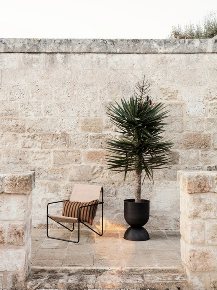 Hourglass Pot - Small - Black