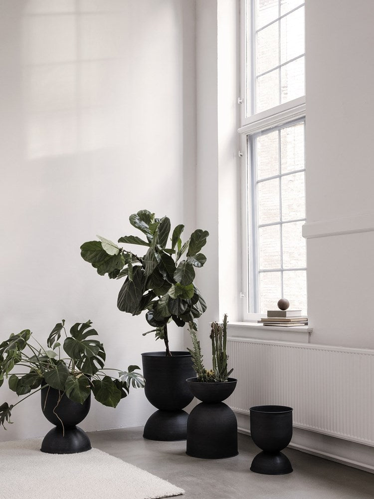 Hourglass Pot - Medium - Black