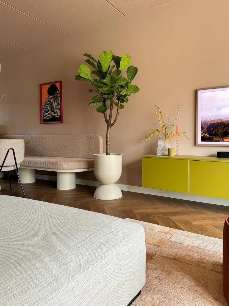 Hourglass Pot - Medium - Cashmere