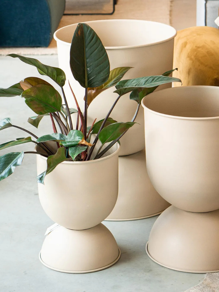 Hourglass Pot - Small - Cashmere