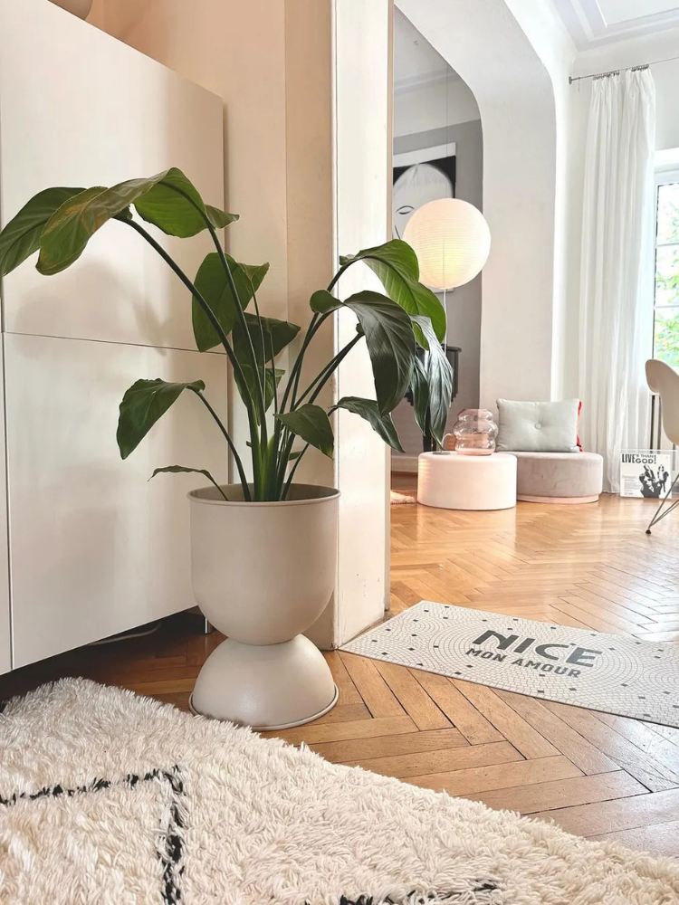 Hourglass Pot - Small - Cashmere